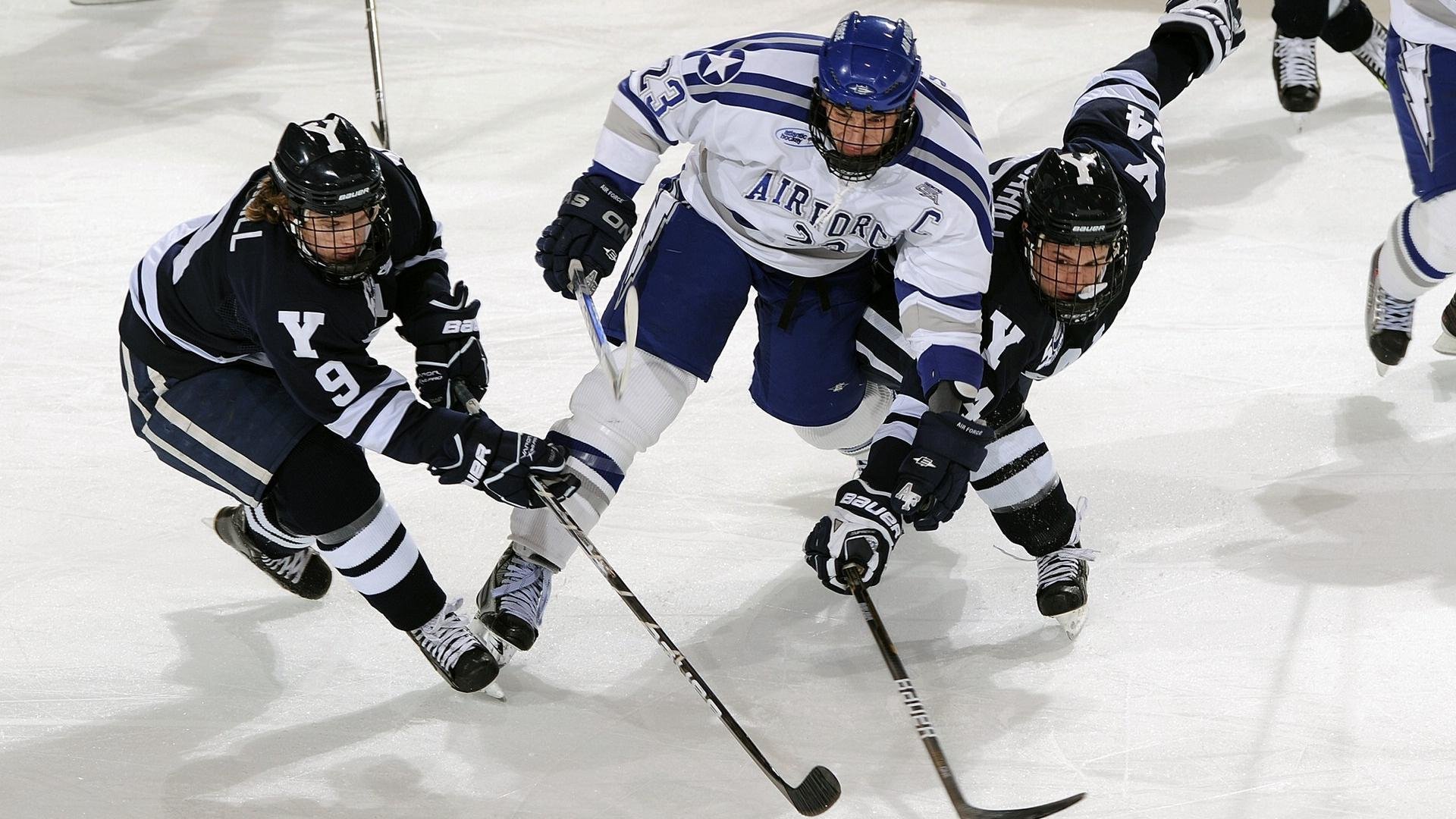 华体会娱乐平台-英超裁判采用语境预设标准提升临场语言一致性,2021赛季英超裁判